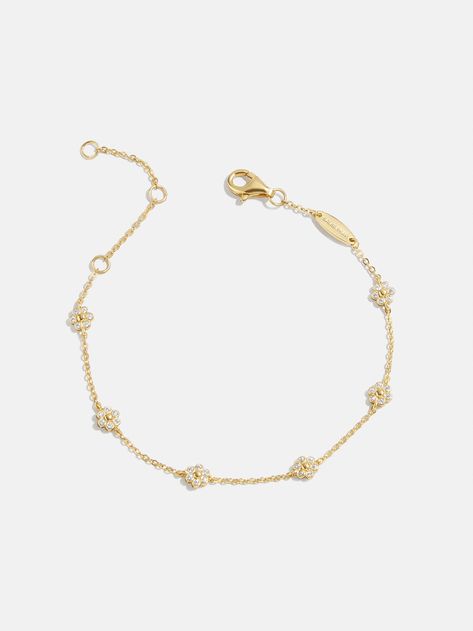 Never underestimate the power of subtle flowers. Embodying the sweetness of daisies, the Daisy 18K Gold Bracelet features an 18K gold plated sterling silver chain with interspersed Cubic Zirconia flower embellishments. It's even polished off with an adjustable extender, so you can ensure the perfect fit. Flower Gold Jewelry, Pandora Jewelry Gold, Gold Everyday Bracelet, Grad Jewelry Gold, Gold Daisy Necklace, Matching Bracelets For Sisters, Cute Jewelry Gold, Cute Flower Jewelry, Gold Jewelry Simple Bracelets