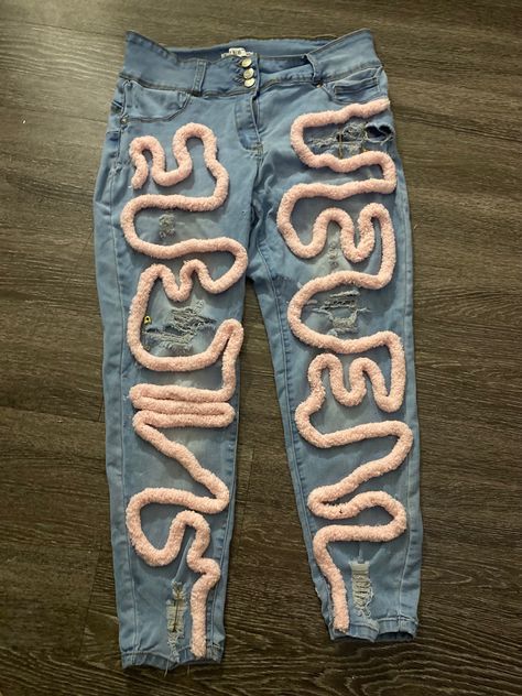 Yarn Pants Jeans Diy, Yarn Pants Jeans, Rug Pants, Yarn Pants, Denim Diy Clothes, Diy Pants, Streetwear Jeans, Varsity Jackets, Clothing Outfits