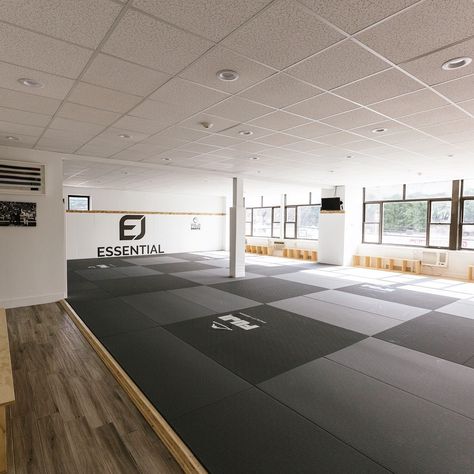 Interior Gym Design, Design Gym Interior, Jiu Jitsu Gym, Dojo Design, Dojo Ideas, Martial Arts Gym, Karate School, Karate Dojo, Gym Design Interior