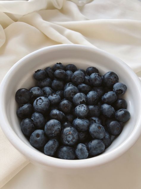 #blueberries #aesthetic Blueberries Aesthetic, Low Fodmap Foods, Low Fodmap Fruits, Better Gut Health, Fodmap Foods, Blueberry Girl, Blueberry Pancakes, Irritable Bowel, Food Wallpaper