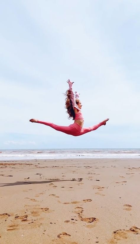 Over Splits, Anna Mcnulty, Sofie Dossi, Gymnastics Quotes, How To Do Splits, Dance Photography Poses, Aesthetic Photography Nature, Dance Pictures, Dance Photography