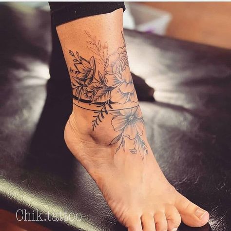 100 Ankle Tattoo Ideas for Men and Women - The Body is a Canvas #ankletattoos #tattooideas Anklet Tattoo, Ankle Tattoo Ideas, Tattoo Ankle, Tattoos Pinterest, Ankle Tattoo Designs, Ankle Tattoos For Women, Ankle Tattoos, Anklet Tattoos, Foot Tattoos For Women