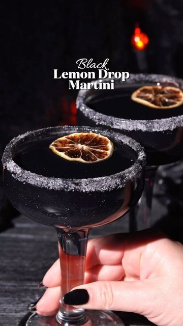 Thirsty Bartenders on Instagram: "✨🖤Let’s make a black lemon drop martini! Halloween cocktail #11 🍋🖤 You can’t go wrong with a lemon drop martini. This is a crowd pleaser. With the addition of edible black glitter, this is the perfect cocktail for a Halloween girl dinner! ✨ Black Lemon Drop Martini recipe: 🖤 .5 oz lemon juice 🖤 .75 oz simple syrup 🖤 2 oz citron vodka 🖤 edible black glitter 🖤 dehydrated lemon wheel garnish #girlsnightin #halloweendrink #halloweencocktail #blackcocktail" Halloween Martini Recipes, Lemon Drop Martini Recipe, Halloween Martini, Halloween Drinks Alcohol, Drink Garnishing, Lemon Drop Martini, Halloween Cocktail, Mixed Drinks Alcohol, Martini Recipe