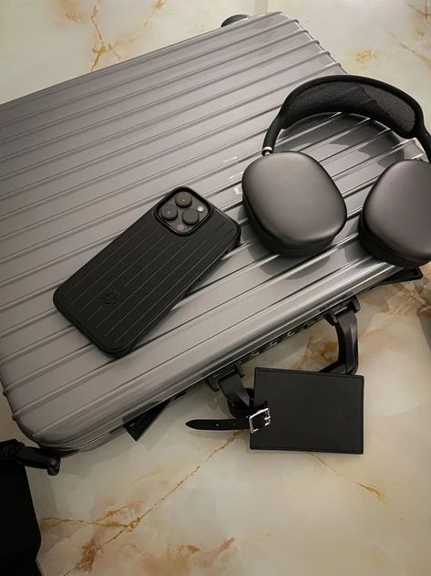 Rimowa iPhone Case Complete Review: Cover your iPhone in Aluminum? Iphone Case Men Aesthetic, Rimowa Airpod Case, Rimowa Phone Case, Rimowa Iphone Case, Old Money Phone Case, New Iphone Aesthetic, Iphone Covers Aesthetic, New Phone Aesthetic, Iphone Cases For Men