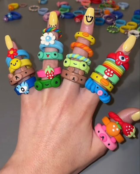 Fimo Ring, Diy Clay Rings, Clay Crafts For Kids, Polymer Clay Ring, Diy Air Dry Clay, Tanah Liat, Clay Diy Projects, Clay Crafts Air Dry, Hand Crafts For Kids