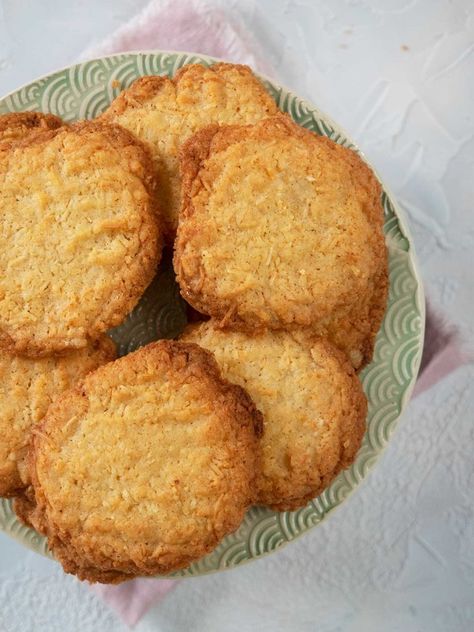 Coconut Biscuits Cookies, Coconut Biscuits Recipes, Biscuit Recipes Uk, Recipes Using Coconut Milk, Biscuits And Cookies, Healthy Biscuits, Coconut Cookies Recipes, Coconut Biscuits, Easy Biscuit Recipe