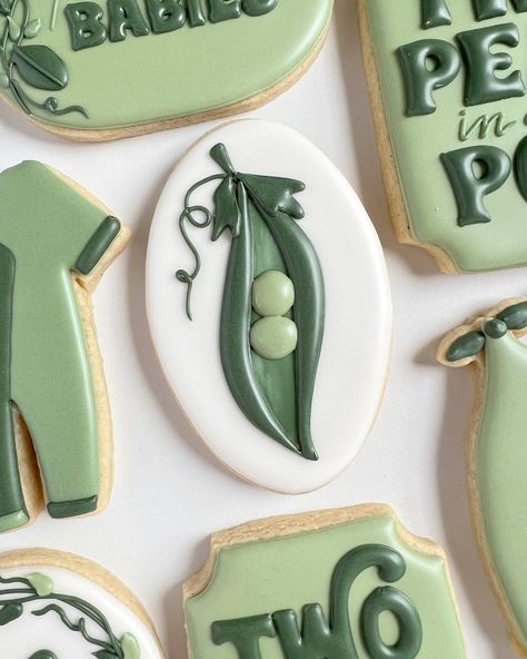 Two Peas in a Pod twin baby shower! . . . . #coloradocustomcookies#coloradocookies #denvercustomcookies #denverbakerbabes… | Instagram Two Peas In A Pod Baby Shower Ideas, Twin Baby Shower Decorations, Twin Baby Shower Theme, Twin Baby Shower Ideas, Baby Shower Twins, Sprinkle Ideas, Cookies Theme, Two Peas In A Pod, Twins 1st Birthdays