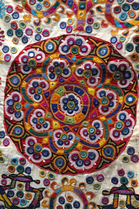 Kutch Work Designs, Ethno Style, Kutch Work, Indian Patterns, India Colors, Fibres Textiles, Indian Textiles, Indian Embroidery, Indian Designer