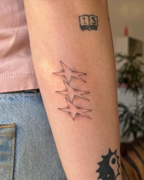 Four Stars Tattoo, Cool Star Tattoos, 3 Star Tattoo, Swirly Tattoo, Tattoo Star, Stars Tattoo, La Tattoo, Small Tats, Superflat