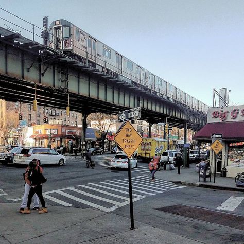 A No. 4 train runs across Mosholu Parkway. #New_York_City_Subways #mtanyctransit 4 Train Nyc, Queens New York Aesthetic Spiderman, Queens Nyc Aesthetic, Rural City Aesthetic, Run Down City Aesthetic, City Train Aesthetic, Queens New York Aesthetic, New York Subway Aesthetic, Run Down City