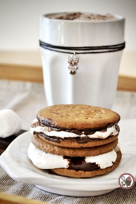 S'mores Without Graham Crackers Campfire Snacks, Rich Tea Biscuits, Cracker Cookies, Kids Cooking Recipes, Tea Biscuits, Digestive Biscuits, Summer Treats, S Mores, Food App