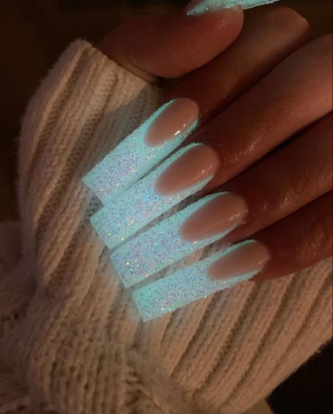 Dark Glitter Nails, Nail Ideas 2022, Dark Acrylic Nails, Glow In The Dark Nails, Glow In The Dark Glitter, Dark Nail Designs, Spring Break Nails, Dark Nail, Acrylic Nail Set