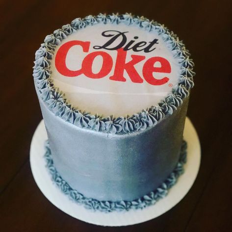 Diet Coke Cake Design, Diet Coke Party Theme, Diet Coke Party, Coke Theme Party, Diet Coke Cake, Coke Party, Coke Cake, 17th Birthday Ideas, Cookie Cakes