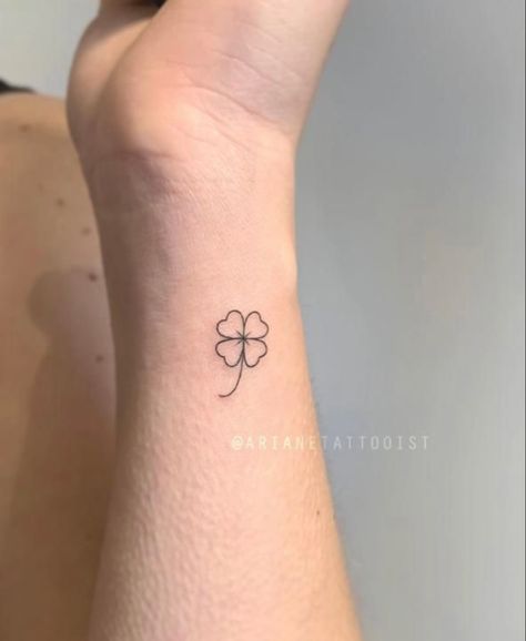 Clover Minimalist Tattoo, Watercolor Clover Tattoo, Clover Tattoo Wrist, Tattoo Clover Four, Small Four Leaf Clover Tattoo, Quadrifoglio Tattoo, Small Shamrock Tattoo, Luck Tattoo Ideas, Magnet Tattoo