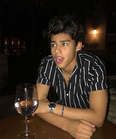 𝑷𝒊𝒏𝒕𝒆𝒓𝒆𝒔𝒕: 𝒉𝒐𝒏𝒆𝒆𝒚𝒋𝒊𝒏 ❀ Brian Romero Soccer, Andrew Davila, African American Man, Brian Tracy, Tumblr Boys, Teenage Boys, White Boys, Johnny Depp