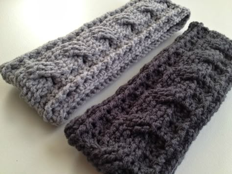 FREE Pattern by With Love by Jenni: Crochet Cable Ear Warmer Pattern ✿⊱╮Teresa Restegui http://www.pinterest.com/teretegui/✿⊱╮ Ear Warmer Pattern, Crochet Ear Warmer Pattern, Bandeau Au Crochet, Crochet Headbands, Confection Au Crochet, Crocheted Hat, Crochet Cable, Crochet Headband Pattern, Bonnet Crochet