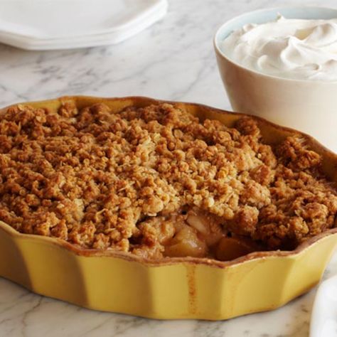 Pear Crisp Recipe, Apple Pear Crisp, Pear Crisp, Best Apple Crisp, Fun Thanksgiving Desserts, Pear Recipes, Thanksgiving Food Desserts, Apple Crisp Recipes, Crisp Recipe