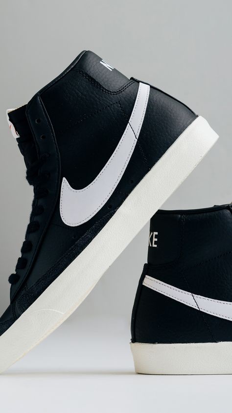 Nike Shoes Reference, Nike Blazer Mid 77 Black, Nike Blazer Black, Nike Tenis, Nike Gym Shoes, Nike Products, Futuristic Shoes, Nike Blazers, Mens Bags Fashion