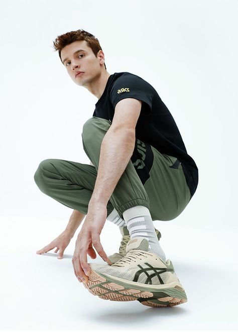 Sneakers Reference Photo, Low Angle Fashion Photography, Shoe Pose Reference, Sporty Pose Reference, Photoshoot Shoes Ideas, Shoes Pose Reference, Shoe Modeling Poses, Sneaker Poses, Dynamic Poses Men