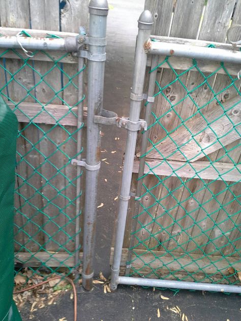 How can I fill in the gap between my chain-link fence and its gate - Home Improvement Stack Exchange Fence Gap Filler Ideas, High Tensile Fence, Portable Dog Fence, Chain Link Fence Privacy, Chain Link Fence Parts, Chain Link Fence Gate, Chain Fence, Fence Fabric, Small Fence