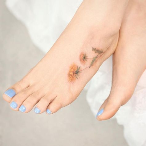 Leg Tattoos Women Meaningful, Small Leg Tattoos Women, Leg Tattoo Idea, Small Leg Tattoos, Floral Foot Tattoo, Best Leg Tattoos, Tattoo Artist Tattoo, Flower Wrist Tattoos, Boho Tattoos