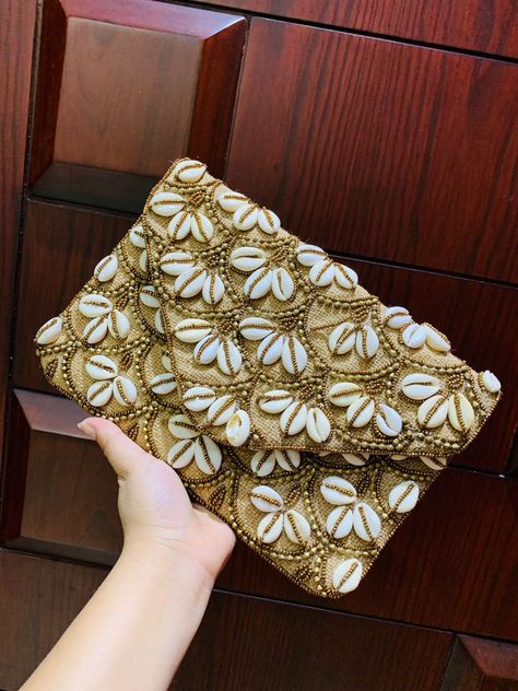 Cloth Hand Bags For Women, Fabric Bag Design, Boho Clutch Bag, Diy Pouch No Zipper, Embroidered Clutch Bag, Earrings Diy Handmade, Tambour Beading, Hand Beaded Bag, Handmade Fabric Bags