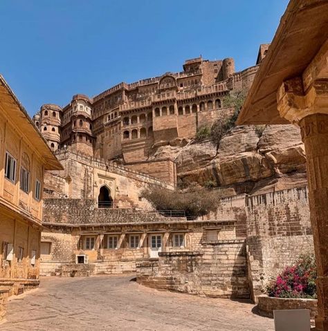 Mehrangarh Fort, Jodhpur, India . Pc: @abhilashh___ . Follow @spstourstravel for more !! . Like Comment Share . @spstourstravel @spstourstravel @spstourstravel 👉sps tempo traveller on rent 👉sps tempo traveller on rent 👉sps tempo traveller on rent #spstourstravel #mehrangarhfort #jodhpur #rajasthan #india #rajasthantourism #rajasthantrip #rajasthandiaries #padharomharedesh #fortress #castles #castlesoftheworld #castles_oftheworld #castlesofinstagram #castlephotography #castleview #bestca Mehrangarh Fort Jodhpur, Mehrangarh Fort, Jodhpur Rajasthan, Tempo Traveller, Africa Art, Travel Brochure, Like Comment Share, Rajasthan India, Jodhpur