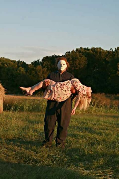 Michael Myers photoshoot Halloween Photoshoot Michael Myers, Michael Myers Halloween Costume Couple, Horror Family Photoshoot, Freddy Vs Jason Photoshoot, Michael Myers Costume Couple, Micheal Myers Photo Shoot, Michael Myers Photoshoot Ideas, Halloween Family Photoshoot Ideas, Michael Myers Photoshoot Couples