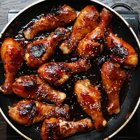 Easy Sticky Chicken Drumsticks Recipe by Tasty Sticky Chicken Drumsticks, Sticky Chicken Recipe, Drumsticks Recipe, Glazed Pork Chops, Sticky Chicken, Drumstick Recipes, Chicken Drumstick Recipes, Healthy Lunches, Persian Food