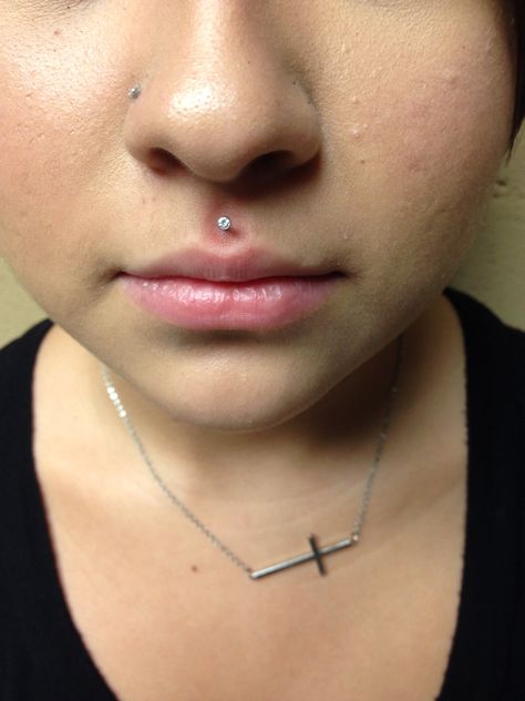 Medusa with cz @mastodonpiercing Www.mastodonpiercing.com Small Medusa Piercing, Medusa Piercing Aesthetic, Medusa Piercings, Piercing Medusa, Unique Piercings, Medusa Piercing Jewelry, Mouth Piercings, Monroe Piercings, Piercing Inspo