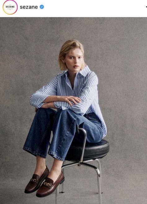 Sezane Winter, Lifestyle Dresses, Loafers Outfit, Winter Capsule Wardrobe, Transition Outfits, Love Free, Outfit Jeans, Parisian Chic, Classic Outfits