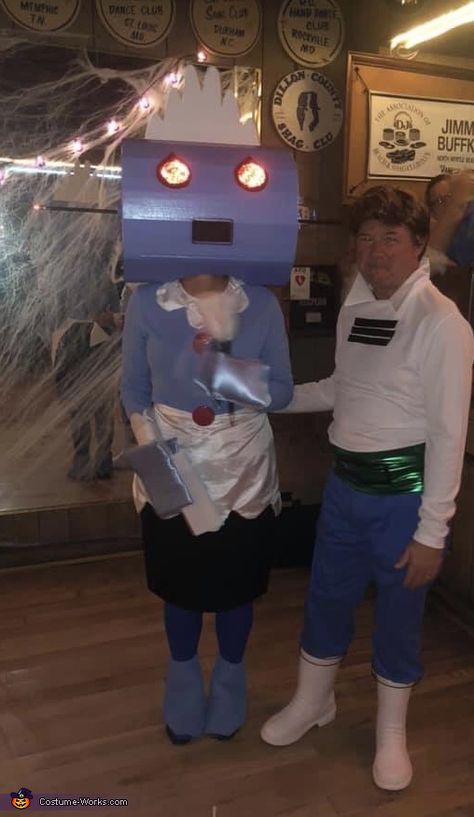 Lori: My husband and I decided to dress as the Jetsons for Halloween. He made the head for Rosie using a box. He cut cardboard circles in the size we wanted... George Jetson Costume, Rosie Jetsons Costume, Rosie The Robot Costume, Jetsons Halloween Costumes, Rosie Jetsons, Jetsons Costume, Robot Costume Diy, Rosie The Robot, George Jetson