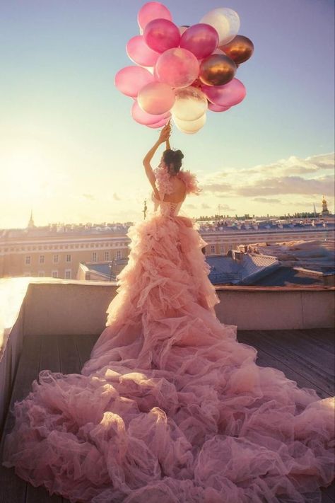 Tulle Dress Photoshoot, Rooftop Photoshoot, Quinceanera Photoshoot, Romantic Wedding Dress, Creative Photoshoot Ideas, Princess Ball Gowns, Pearl Pink, Photoshoot Dress, Dress Aesthetic