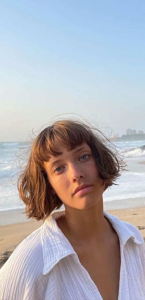 Hair Trends 2023 Bangs, French Bob Short Bangs, French Bob With Baby Bangs, French Bob Bangs, French Cut Hair, French Bob With Bangs, Bangs French, Dark Blonde Bobs, Best Hair Dye