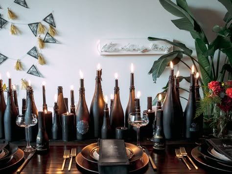 Black magic (aka candles). | 13 Things Needed To Keep Your Halloween Party Classy AF Halloween House Party Decorations, Classy Halloween Party, Adult Halloween Party Decorations, Halloween Chic, Halloween Dinner Party, Halloween Party Dinner, Halloween Decor Diy, Halloween Fest, Classy Halloween