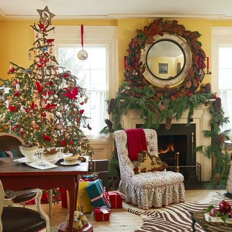 christopher spitzmiller clove brook farm living room James Farmer, Christopher Spitzmiller, Minimalist Christmas Decor, Living Room Mantel, Carved Wood Signs, Christmas Dinner Party, Pine Garland, Christmas Mantel, Pinecone Wreath