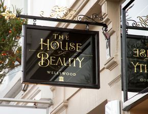 The House of Beauty – Wellswood, Torquay « David Smith – Traditional Ornamental Glass Artist Salon Interior Design Ideas, Nail Salon Interior Design, Beauty Salon Interior Design, Nail Salon Interior, Interior Design Pictures, Hair Salon Interior, Salon Suites Decor, Nail Salon Decor, Hair Salon Decor