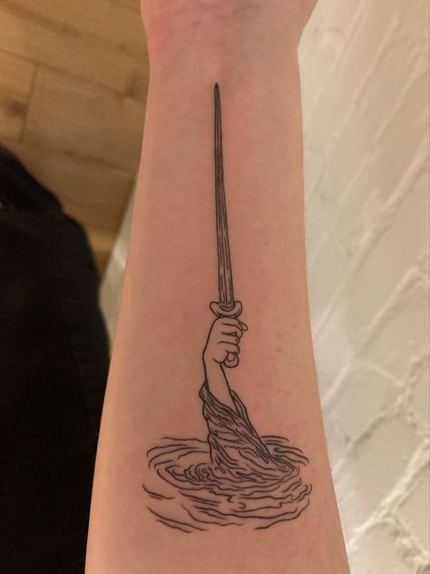 Lady Of The Lake Tattoo, Lake Tattoo, The Lady Of The Lake, Artist Reference, Medieval Tattoo, Lady Of The Lake, Dope Tattoos, King Arthur, Creative Tattoos