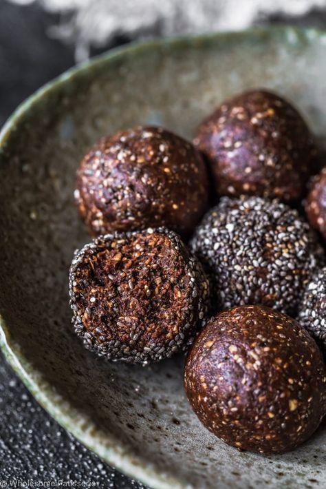 Keto Bliss Balls, Chia Seed Cookies, Chia Recipes, Snack Balls, Protein Balls Recipes, Chia Recipe, Energy Bites Recipes, Quick Healthy Snacks, Energy Ball Recipe