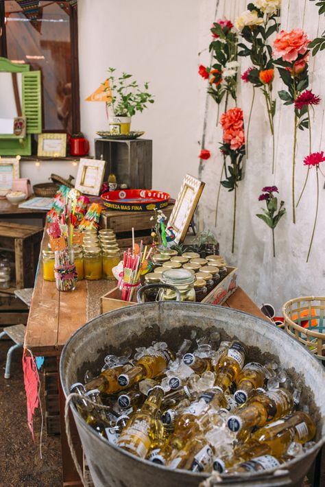 Indoor Mexican Theme Party, Mexican 18th Birthday Party Ideas, Mexican Fiesta Aesthetic, Fiesta Drink Station, Small Mexican Backyard Wedding, Dinner Party Mexican, Mexican Cantina Party, Rustic Mexican Party Decorations, Mexican Ideas Party