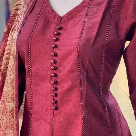 Beads Shirt, Crochet Cable Knit, Long Skirt Top Designs, Salwar Suit Neck Designs, Cuffs Design, Chiffon Blouses Designs, Fashion Girl Design, Salwar Neck Designs, Stylish Kurtis Design