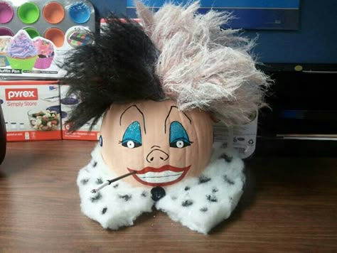 Cruella Deville Pumpkin! Decorate Pumpkin Ideas No Carve, Cruella Deville Pumpkin Painting, Villain Pumpkin Painting, Movie Theme Pumpkin Decorating, Cruella Deville Pumpkin, Cruella Pumpkin, Pumpkin Painting Contest Ideas, Pumpkin Book Characters Ideas, Unique Pumpkin Decorating Ideas