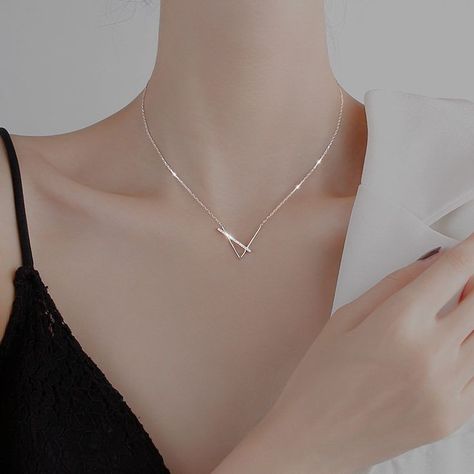 Kalung Choker, قلادات متدلية, Jewelry Necklace Simple, Fancy Jewelry Necklace, Pretty Jewelry Necklaces, Jewelry Accessories Ideas, Jewelry Fashion Trends, Classy Jewelry, Fancy Jewellery