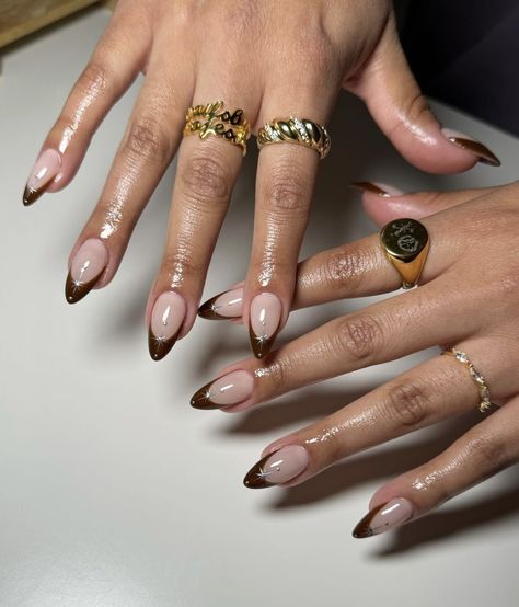 Chocolate Glazed Donut French Tip Nails, Gold Lined French Tips, Brown Nail Inspo Almond, Italian Nails Trends 2024, Fall Nail Sets Acrylic, Dark Brown French Tip Nails, Brown French Tip Nails Almond, Brown Tip Nails, Red Frenchies