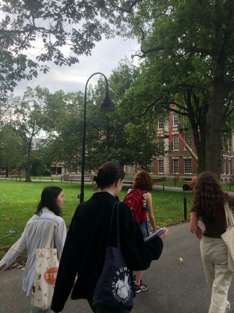 French Student Aesthetic, College Vision Board, College Motivation, College Survival, French Braids, College Aesthetic, Dream College, Uni Life, Academic Motivation