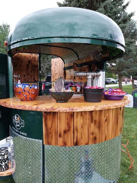 Mobile Party Trailer, Cafe On Wheels, Mobile Bar Ideas Events, Airstream Mobile Bar, Bar Stand Ideas, Mobile Bar Plans, Traveling Bar Trailer, Mobile Drink Trailer, Mobile Bar Trailer Interior