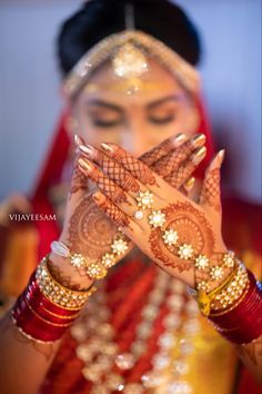 Wedding Dulhan Pose, शादी की तस्वीरें, Indian Bride Poses, Indian Bride Photography Poses, Indian Wedding Poses, Bride Photos Poses, Engagement Photography Poses, Wedding Portrait Poses, Wedding Photoshoot Props