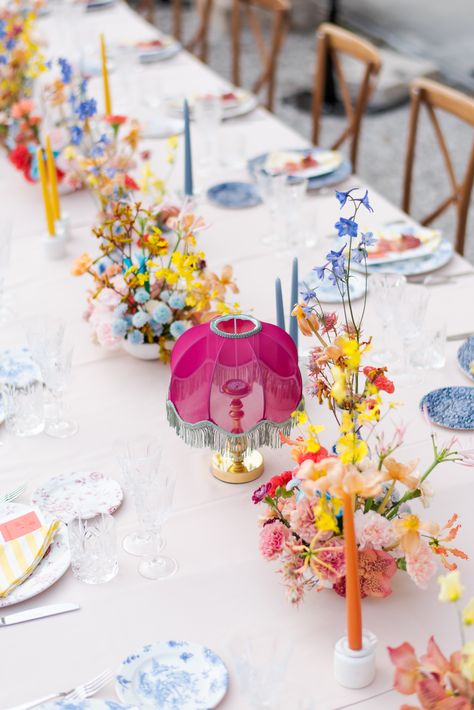 #weddingtable #wedding #weddingdecor #weddingtabledecor #weddinginspiration Eclectic Wedding Centerpieces, Colorful Minimalist Wedding, Fun Tablescapes, Wedding Plating, Eccentric Wedding, Orchid Wedding Theme, Orchid Centerpieces Wedding, Colorful Table Decor, Orchid Bouquet Wedding