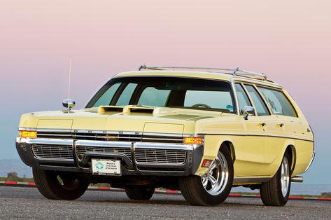 Dodge Wagon, Dodge Monaco, Station Wagon Cars, Old American Cars, Car Station, Old Wagons, Wagon Cars, Sports Wagon, Auto Retro