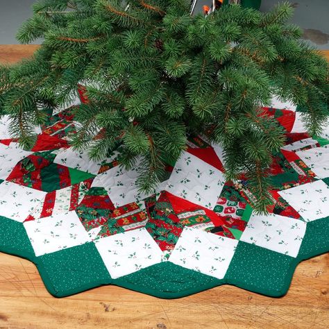 Christmas Tree Skirt Pattern and More Easy DIY Ideas | Taste of Home Quilted Tree Skirt, Quilted Christmas Tree Skirt, Quilted Christmas Tree, Diy Christmas Tree Skirt, Country Woman, Homemade Christmas Tree, Christmas Tree Skirts Patterns, Tree Skirt Pattern, Plaid Christmas Tree Skirt